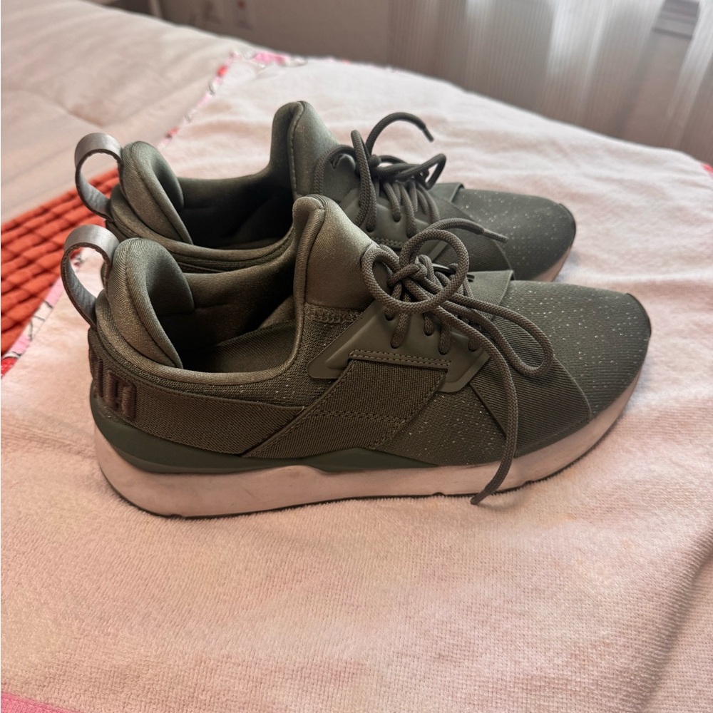 PUMA green w/ sparkle Women’s sneaker